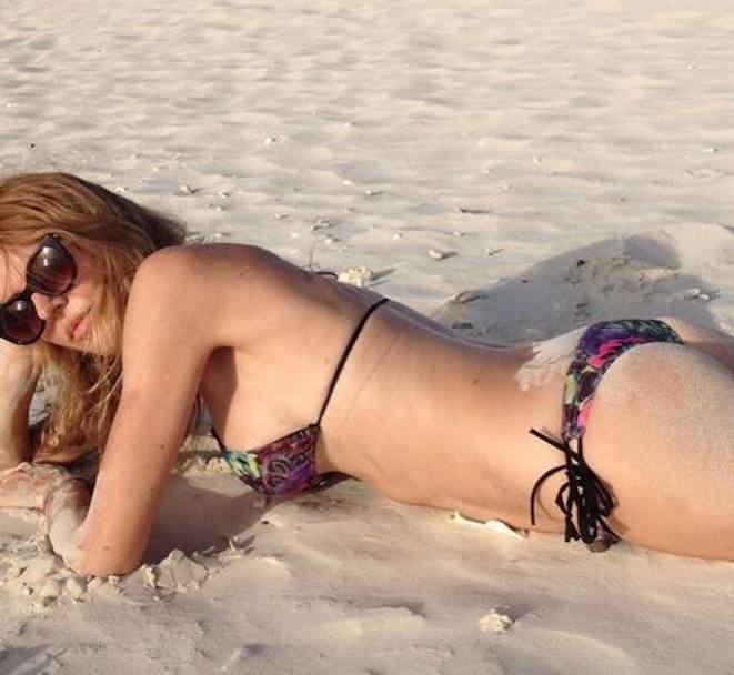 Nonostante l&#39;et, a Miami, dove normalmente vive, fa vita da spiaggia, sfoggiando un fisico mozzafiato fasciato (si fa per dire) da bikini super sexy e vestitini ad elevato tasso erotico. (Instagram)